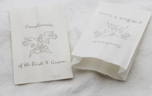 Paquete de 100 bolsas de pastel de boda blancas con estampado de palomas bolsa de recuerdo de regalo de regalo de 14 cm - Imagen 1 de 13