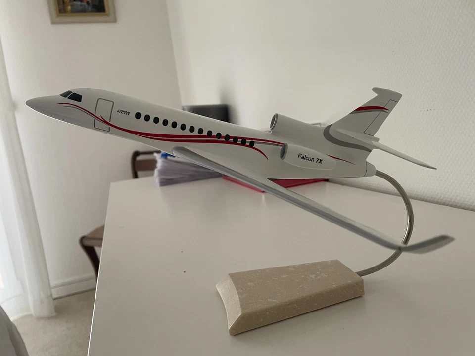 Maquette Avion d'Affaires Falcon 7X Dassault Aviation au 1/72 Résine (Cassé) - Photo 1/4