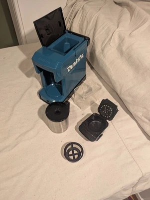 Cafetera inalámbrica Makita DCM501 Foto 1 de 3