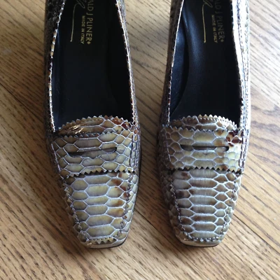DONALD J. PLINER  WOMEN'S  PYTHON  SNAKESKIN  PRINT LEATHER  PUMPS -  SIZE  8.5 - Image 1 of 4