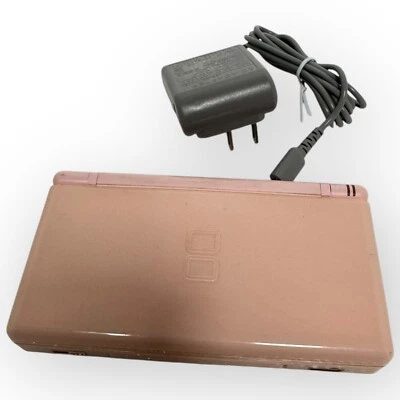 Nintendo DS Lite Rosa Metálico USG-001 con Cargador Sin Stylus PROBADO FUNCIONA Foto 1 de 4