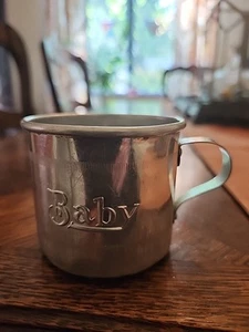 Tazza tazza bambino vintage alluminio goffrato manico asilo prima metà XX secolo 2 1/4" - Foto 1 di 11