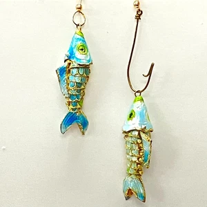 Vtg Mismatched Articulated Cloisonne Enamel Koi Fish Earrings Gold Blue Green - Picture 1 of 16