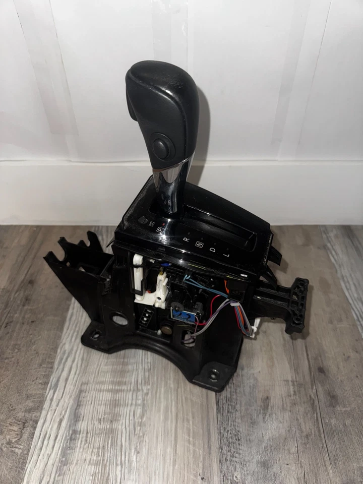 2013-2019 Nissan Sentra Auto Trans Floor Gear Shifter Selector Assembly 1.8L CVT - Image 1 of 2