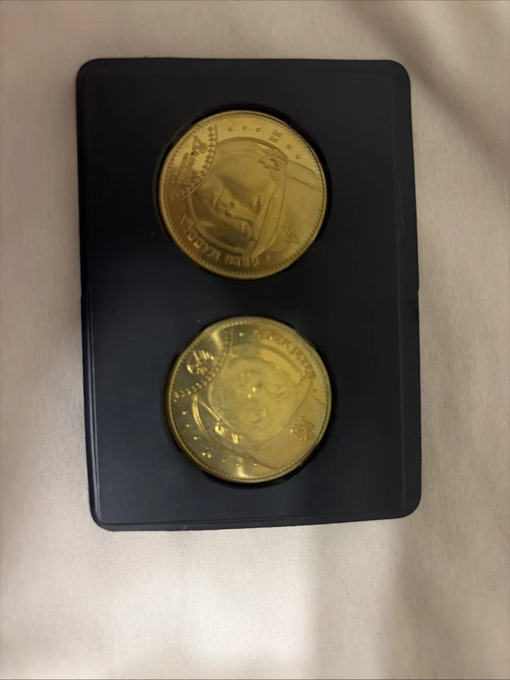 Moedas de bronze Greg Maddux e Derek Jeter - Imagem 1 de 1