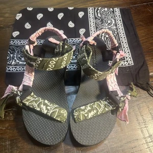 Arizona Love Trekky Pink/green Bandana Print Sport Sandals Women’s 7 Dust Bag - Picture 1 of 10