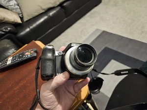 Fujifilm FinePix S8000 FD 8.0mp Bridge Compact Camera - Picture 1 of 11