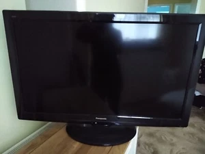 Panasonic Vieja LCD Flat Screen TV 37 Inch (Spares Or Repair, See Notes) - Picture 1 of 6