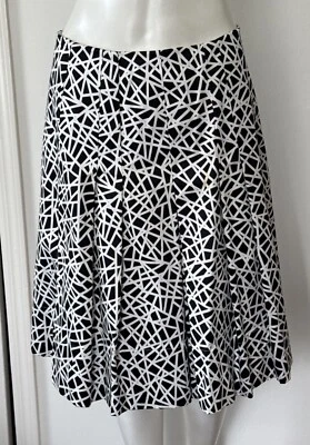 Falda ELLEN TRACY Blanca y Negra Plisada Línea A Estampado Geométrico/Bolsillos Talla 4 Foto 1 de 4