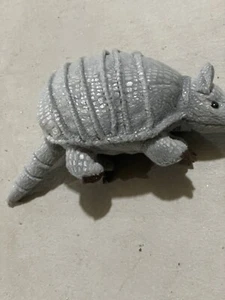 Zoona 2007 realistisches kleines 7 Zoll glänzendes graues Gürteltier Wüste Wildtiere Plüschtier - Bild 1 von 4