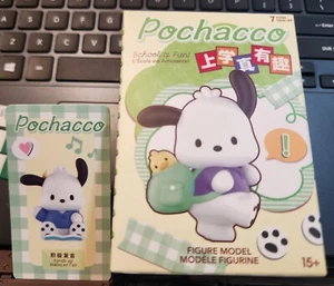 MINISO Sanrio Pochacco Serie "School is Fun" Blindbox - Hände hoch - Bild 1 von 4