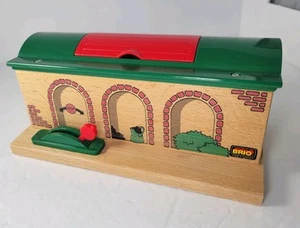 VINTAGE BRIO 33530 "Stop & Go Shed" *2001 - Sweden* - Picture 1 of 8