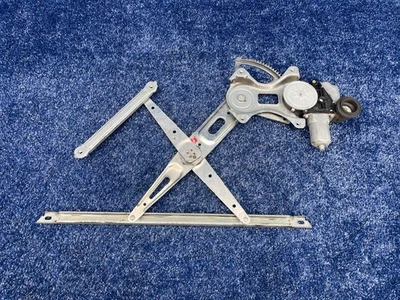 Regulador de ventana trasera derecha Toyota Prius V 2012-2015 con motor OEM Foto 1 de 4