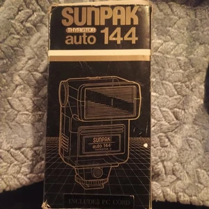 Sunpak Auto Flash 244D with Box And Paperwork Nikon TTL - Picture 1 of 3