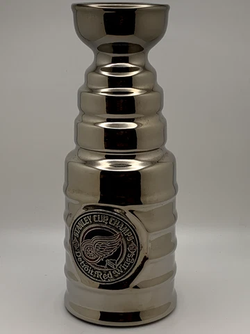 Detroit Red Wings 2002 Stanley Cup 8" Replica Statue Stanley Cup Champions 2002 Cover