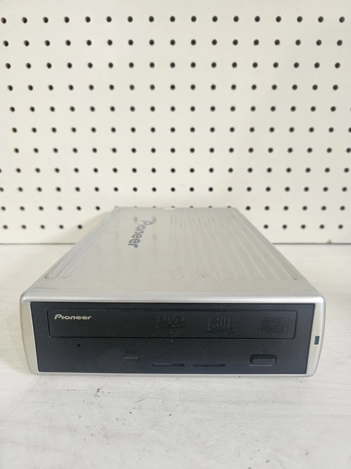 Pioneer Disk Drive DVD-R/RW CD-R/RW Writer Model: DVR-S606 UNTESTED - Image 1 of 4