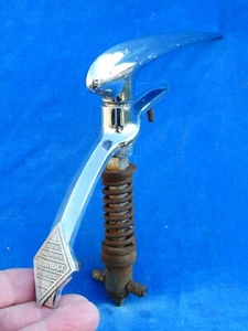 JOLIE Pretty RARE ! POIGNEE DE CAPOT Hood handle - RENAULT EXPORT JUVAQUATRE ? - Photo 1/12