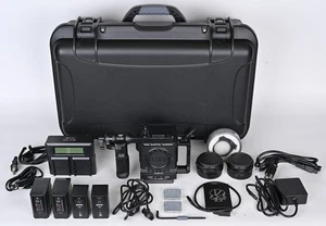 Cámara de video de película Komodo 6K 14,4 horas marco S35 roja con muchos accesorios - Imagen 1 de 20