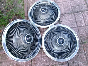 C-3 CORVETTE 1968-1974 TURBINE (STARBURST) PO2 HUBCAPS 3 PCS. ORIGINAL G.M. - Picture 1 of 11
