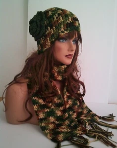 SET CAPPELLO E SCIARPA VERDE, MARRONE MULTI MANO ALL'UNCINETTO FIORE BERRETTO TESCHIO SCI - Foto 1 di 6