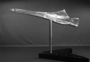 Daum France STYLIZED BIRD or CONCORDE PLANE - ON BASE - Picture 1 of 4