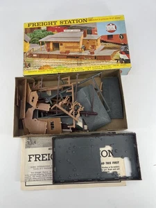 AHM #5846-398 HO Scale Freight Station Building Kit COMPLETE - Picture 1 of 4