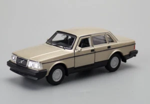 CR WELLY 1:36 Gold Volvo 240GL Classic Sedan Model Diecast Toy Metal Car - Picture 1 of 6