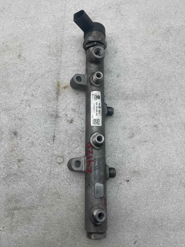 Audi Q7 2009 pieza de inyección de combustible para mano derecha OEM Foto 1 de 3