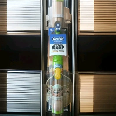Oral-B Kids Electric Toothbrush The Mandalorian Baby Yoda Star Wars 3+ - Image 1 of 2