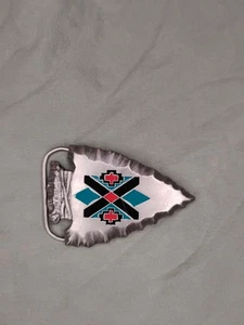 Vintage 1991 Siskiyou Pfeilspitze Gürtelschnalle Emaille Zinn U92 Ashland Oregon USA - Bild 1 von 8