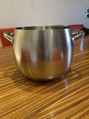 Pentola Alessi "Mami" acciaio inox satinato design di Stefano Giovannoni diam 27 - Immagine 1 di 4