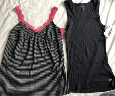 2 camisetas sin mangas DESCONTINUADAS negras grises a rayas con encaje rosa y costilla negra lisa talla M nuevas con etiquetas Foto 1 de 4
