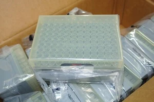 Thermo Scientific 30µL Integrity Filter Tips 7155 - 9 Racks of 96 tips - Picture 1 of 4