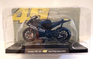 MOTO YAMAHA YZR-M1 TEST PHILIP ISLAND 2005 - VALENTINO ROSSI SCALA 1/18 - Foto 1 di 1