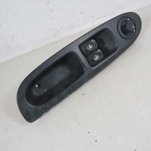 Pulsantiera alzavetro sinistra 7700411271 Renault Clio Mk2 (39697 F-7-E-10) - Picture 1 of 1