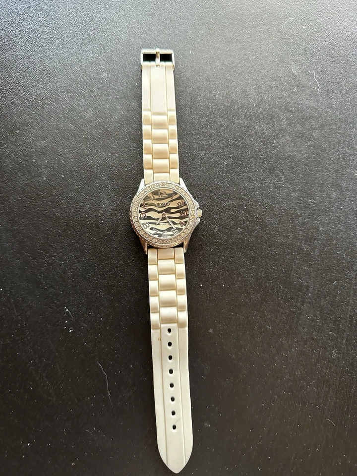 Reloj Bongo Vintage Banda Blanca Con Esfera Cebra Parte Trasera Acero Inoxidable Foto 1 de 4