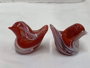 Par De Pájaros Remolino Rojo Vidrio Soplado A Mano Acantilado Rock Willow Creek Figura G C - Imagen 1 de 6