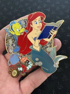 Disney Arielle Sebastian Flunder Buch LE 50 Pin von Candy Corn Prince - Bild 1 von 4