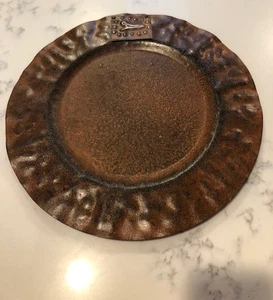 Jan Barboglio gehämmert Metall Ladegerät Platte Platte rustikal braun 13" - Bild 1 von 6
