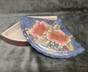 Fan Shaped Lidded Trinket Keepsake Dish, made in China, vintage, flower pattern - Picture 1 of 6