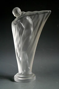 FIGURA DE CRISTAL ART DECO ETLING "NUE AU BRAS TENDU" DE SEVRES CRYSTAL - Imagen 1 de 3