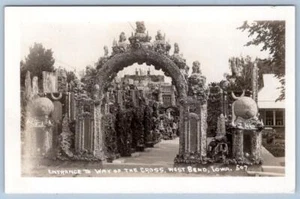 1930-50 RPPC WEST BEND IOWA ENTRADA AL CAMINO DE LA CRUZ FOTO REAL POSTAL - Imagen 1 de 2