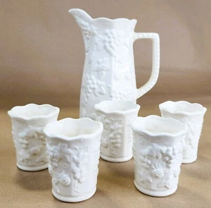 Vintage Harvest Grape White Porcelain Pitcher and Juice Glass Set - Bild 1 von 16