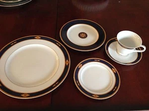 5 Piece Setting Wedgewood "FOXWORTH" fine china - Beautifull!! - Picture 1 of 7