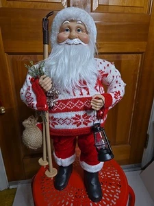 Holiday Time Babbo Natale 18 pollici in maglione con lanterna, bastoncini da sci borsa di tela - Foto 1 di 5