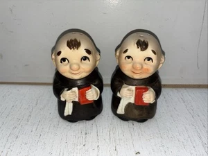 Vintage & Rare Monk Salt & Pepper Shakers MCM Friar Tuck Ceramic Japan 3" - Picture 1 of 8