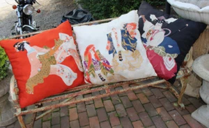 Große Vintage Mid-Century japanische Kissenbezüge Textilien Geisha Samurai 25 Zoll - Bild 1 von 7