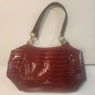 全新 Directions 红色人造皮革鳄鱼皮钱包 双手柄 RN# 100622 全新 — 第 1/4 张图片