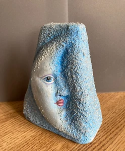 Scultura firmata Alexander Flores 5" mezzaluna celeste volto di luna testurizzata 3D - Foto 1 di 21