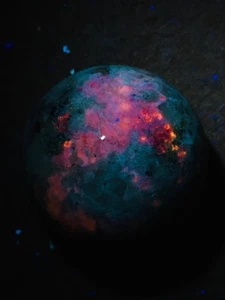 Rara pietra preziosa luminosa sfera hackmanite reattiva UV per metafisica e cristallo - Foto 1 di 10